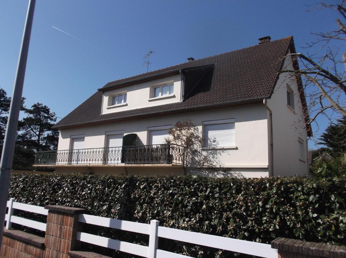 Residence Rose Des Vents Jullouville-les-Pins Bagian luar foto